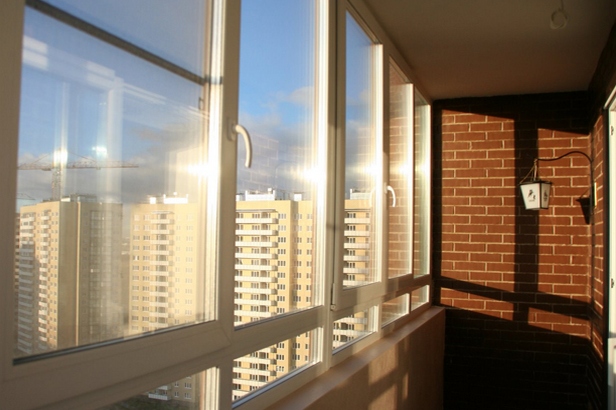 Остекление балкона в квартире